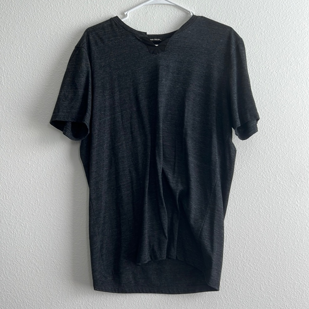 Broken english men’s v-neck